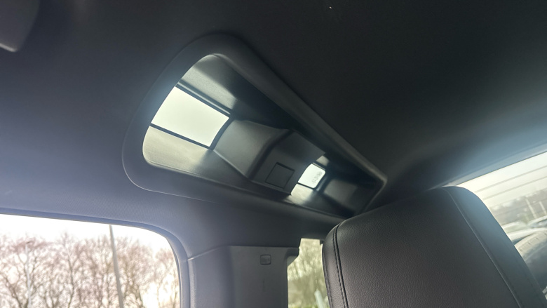 Land Rover Defender 3.0 D250 X-Dynamic SE 110 5dr Auto Diesel Estate